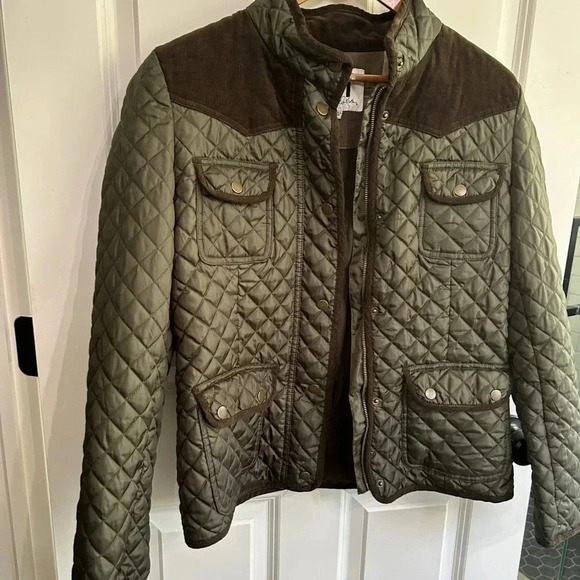 Kut from the Kloth Jackets & Blazers - EUC Kut from the Kloth lightweight olive quilted jacket size Large Great details